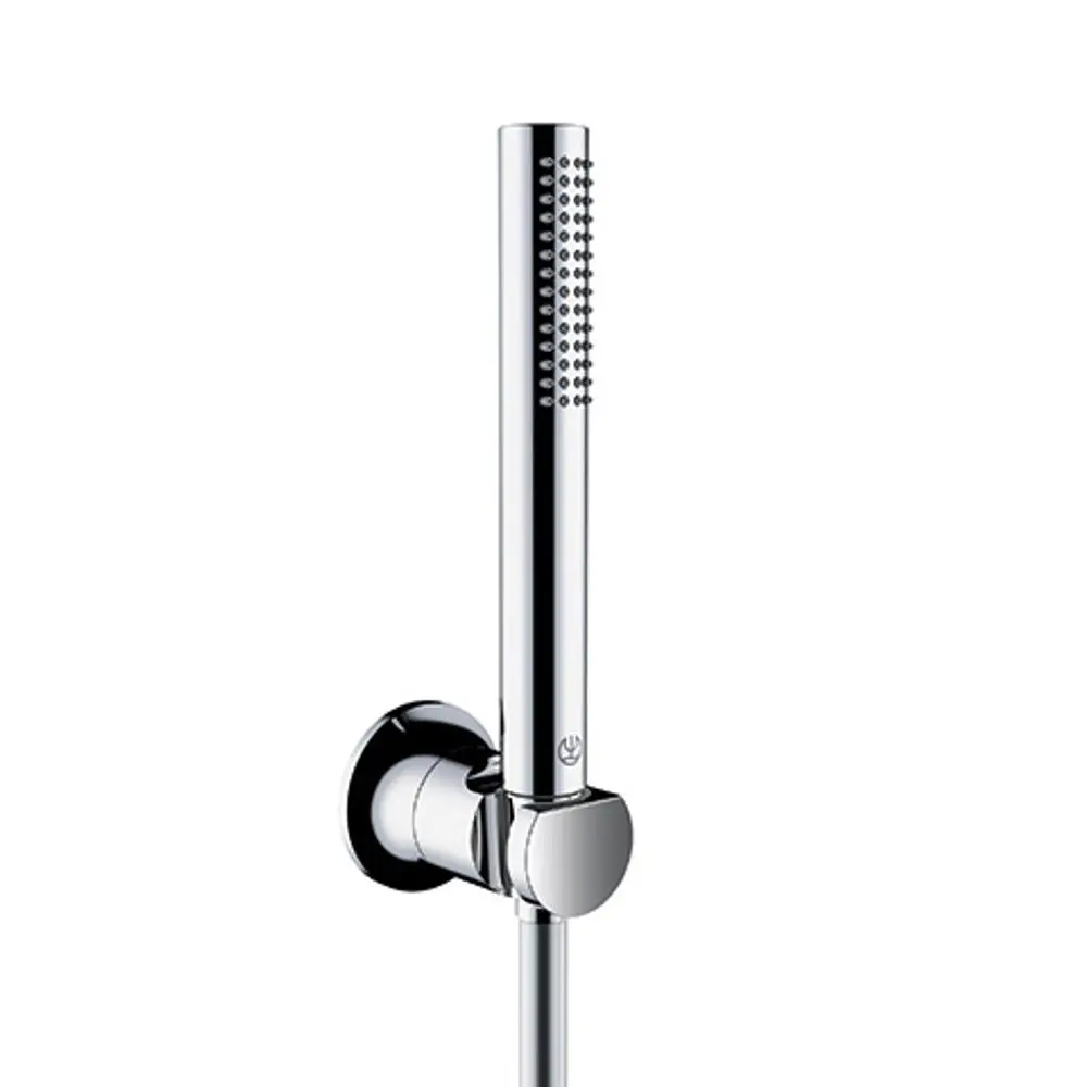 Handbrause von Kludi mit schlankem, silbernem Design und strukturiertem Auslauf, montiert an einer Wandhalterung.